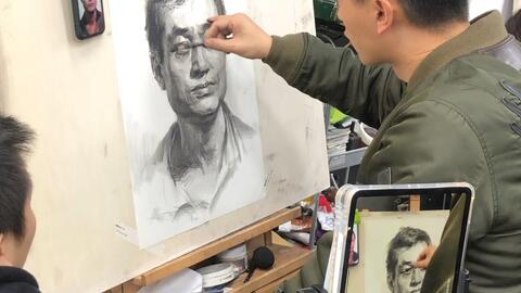 #北京傳奇畫室# 在畫室沒有比彭沖校長給自己改畫更高興的事了[哈哈][哈哈]#美術生#